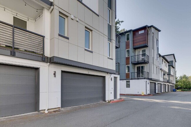 Foto del edificio - Welcome to this stunning 3-bedroom, 2.5-bath townhome offering 2,064 square feet of thoughtfully ...