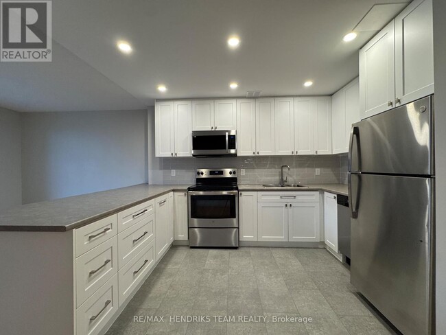 Building Photo - 39 Leaside Dr