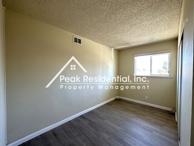 Building Photo - 2 br, 1 bath House - 4335 Shining Star #4