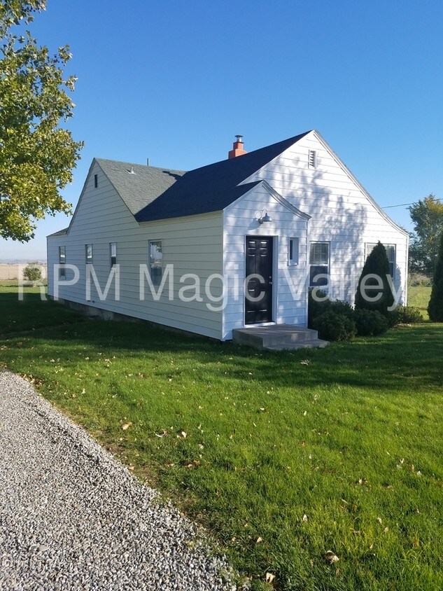 Primary Photo - Great Country house with room for your horse.