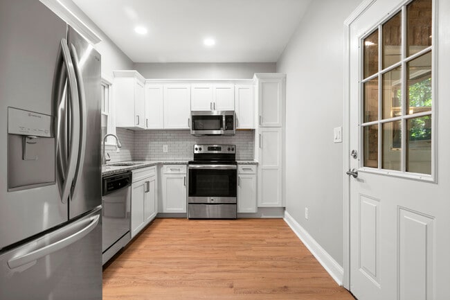 Kitchen - 3723 Ashford Dunwoody Rd NE