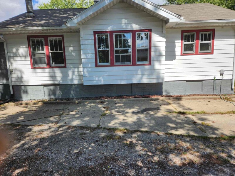 Primary Photo - 1520 N Summit Ave