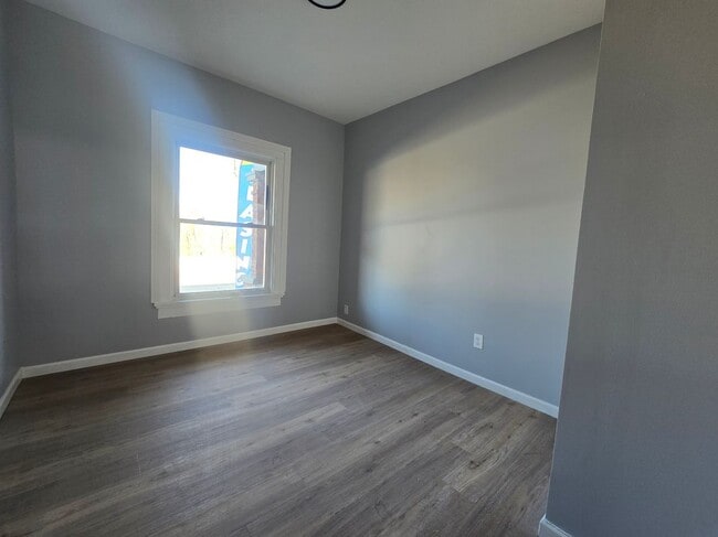 Building Photo - 1501 Riverside Dr