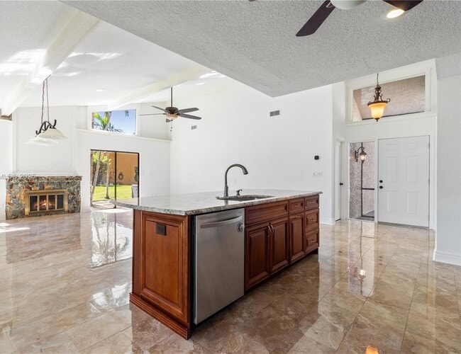 Foto del edificio - 21344 Escondido Way S