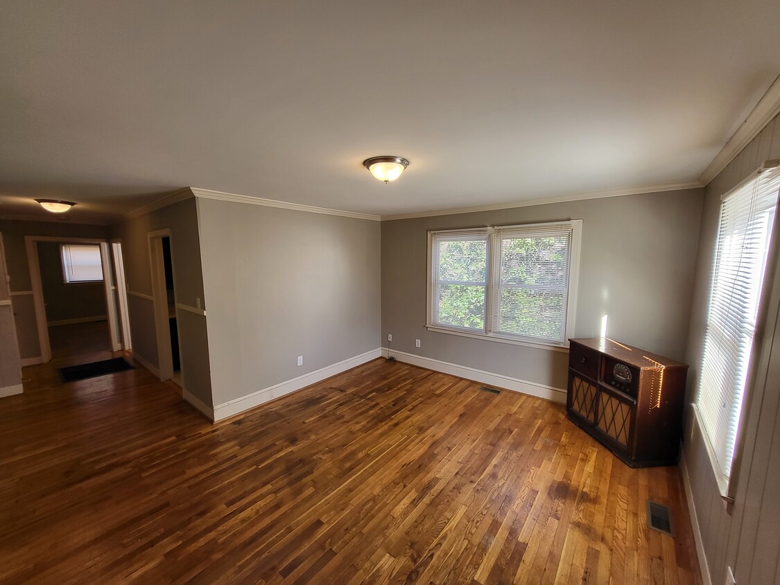 Living room - 1949 Hinshaw Ave