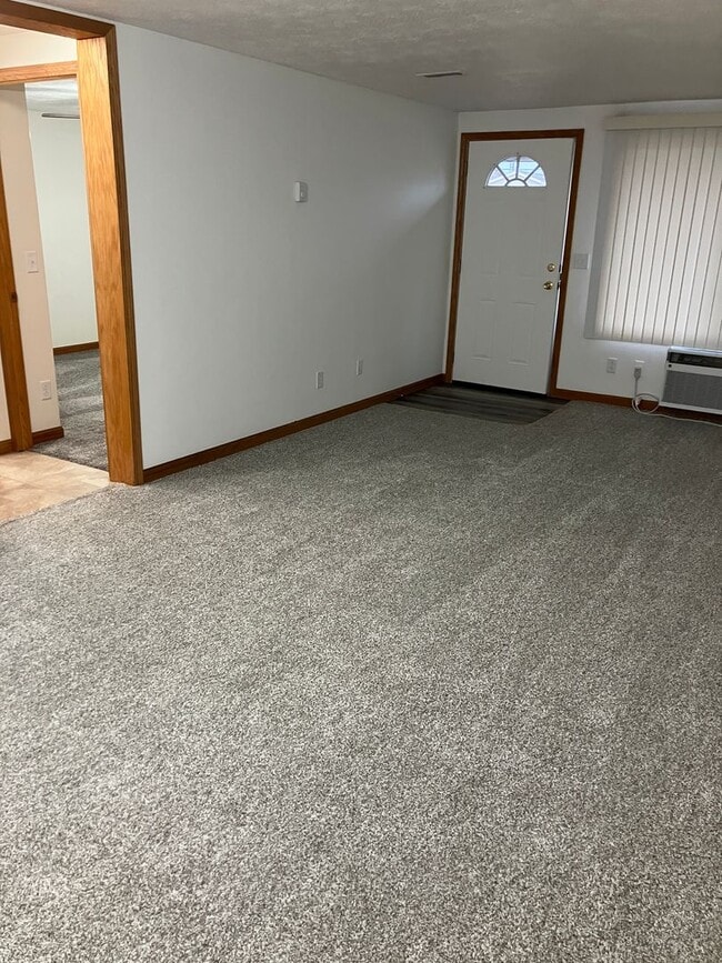 Building Photo - 1 Bedroom Unit available soon at New Breme...
