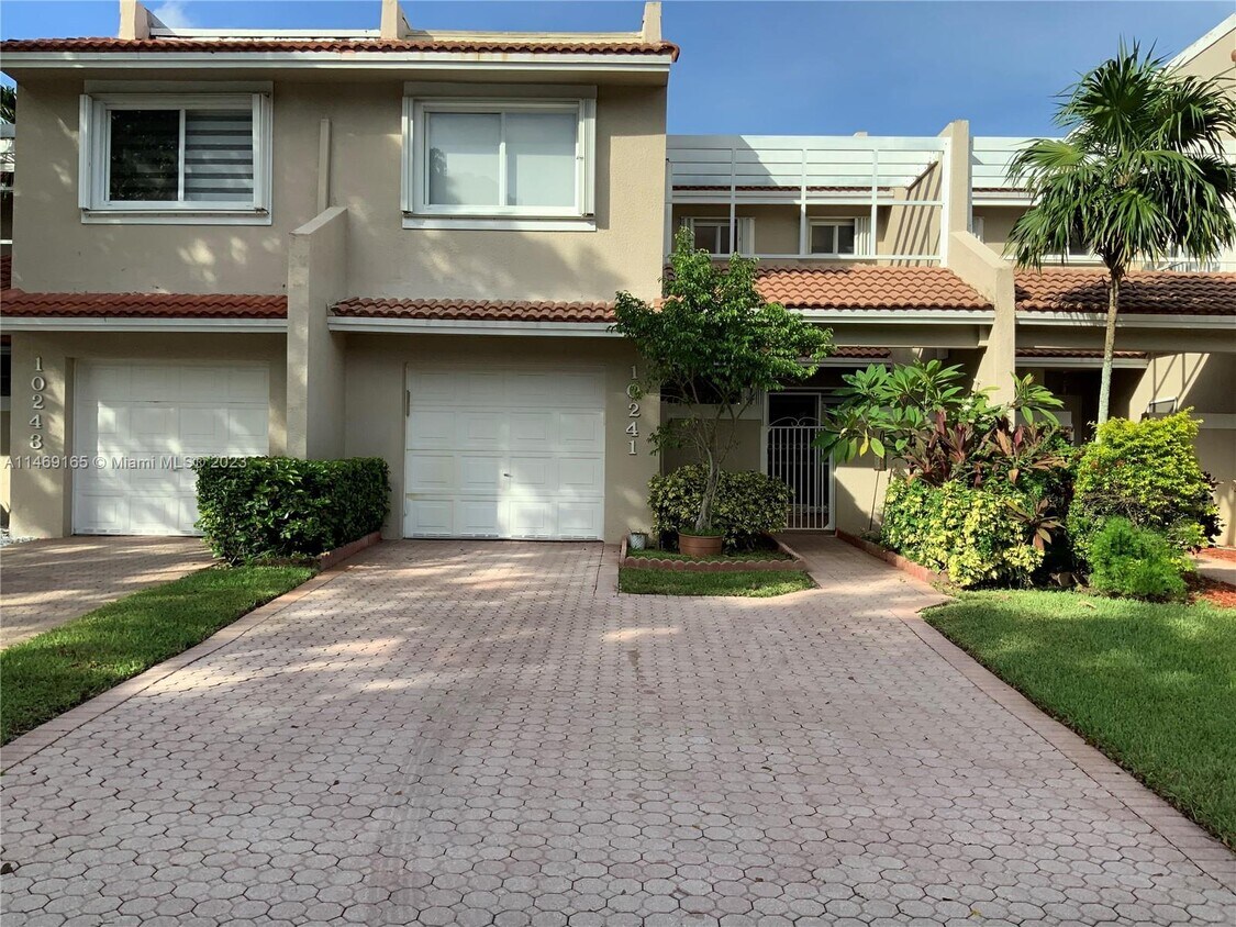 10241 NW 52nd Terrace, Doral, FL 33178 Townhome Rentals in Doral FL