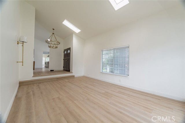 Building Photo - 719 W Mariposa Ave