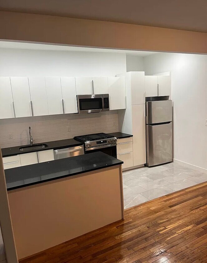 Foto del edificio - 19 Throop Ave