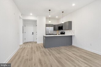 Building Photo - 2046 E Lehigh Ave