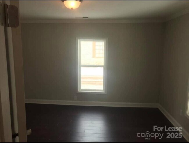 Building Photo - 503 Dingler Ave