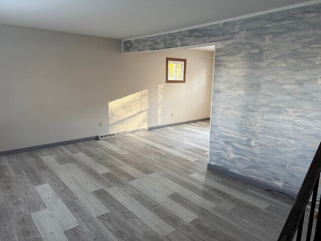 Foto del edificio - 566 Kenwood Ave