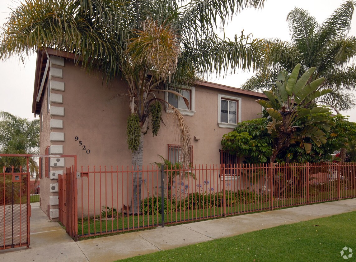 Primary Photo - 9520 S Western Ave