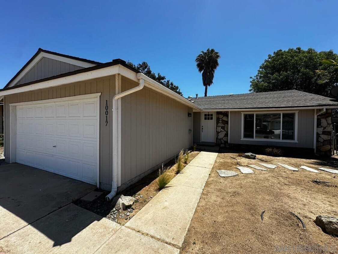 Foto principal - 10017 Woodrose Ave