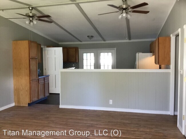 Building Photo - 4 br, 1.5 bath House - 2016 Manitou Drive