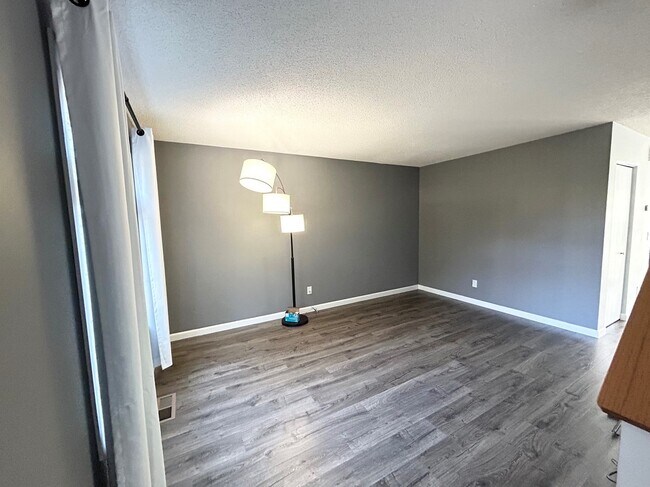 Building Photo - 15535 Flyboat Ln