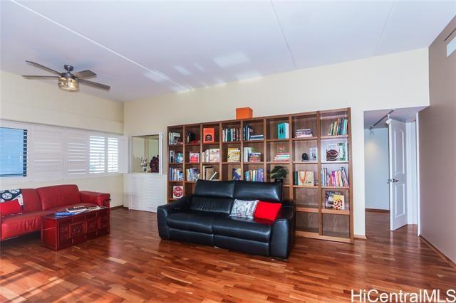 Building Photo - 1330 Heulu St