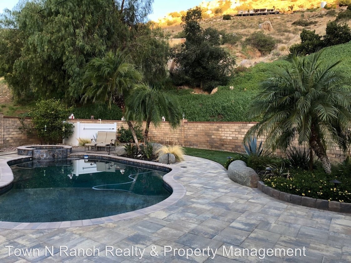 3 br, 2.5 bath House 15286 Willow Rd. House for Rent in Lakeside