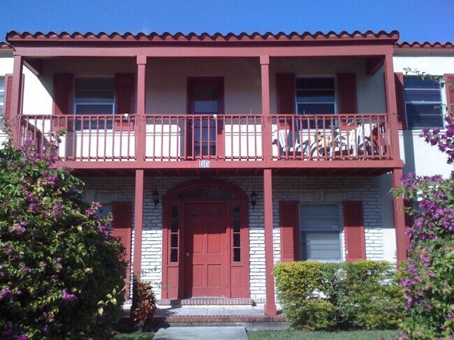 Foto del edificio - 33 Madeira Ave
