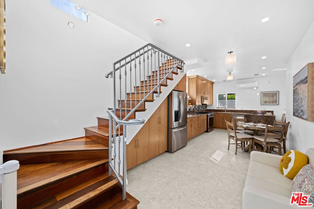 Foto principal - 10623 W Olympic Blvd
