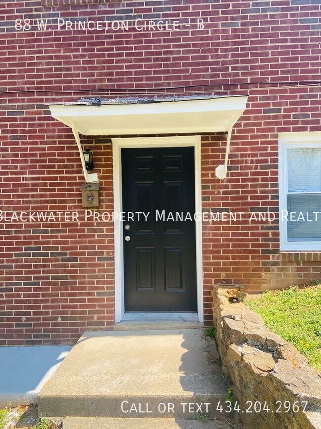 Building Photo - 2 Bedroom Apartment off Rivermont Avenue!