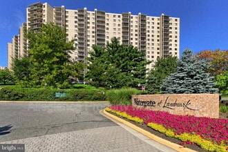 Building Photo - 309 Yoakum Pkwy