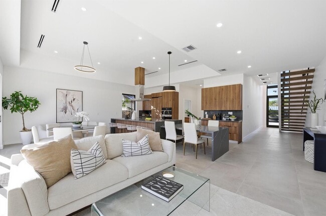 Building Photo - 1308 Avocado Is