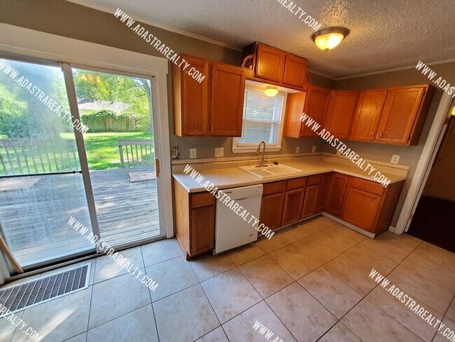 Foto del edificio - Remodeled 2 Bedroom Raytown Home w/Potential 3rd Bedroom-Coming SOON!!