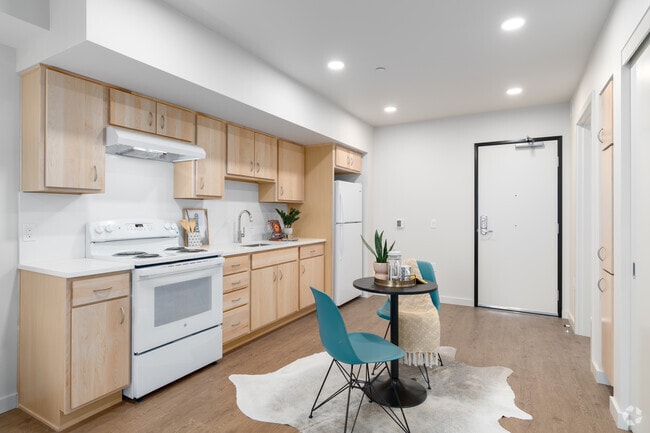 1BR, 1BA - 639SF - Kitchen - Parkside Heights