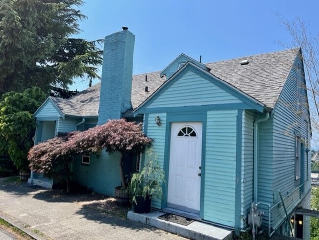 Building Photo - SKIRVIN TRIPLEX