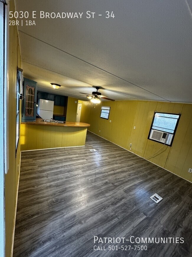 Foto del edificio - 5030 E Broadway St