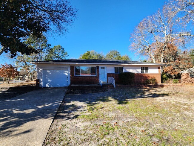 Building Photo - Charming 2-bedroom, 1.5-bath home