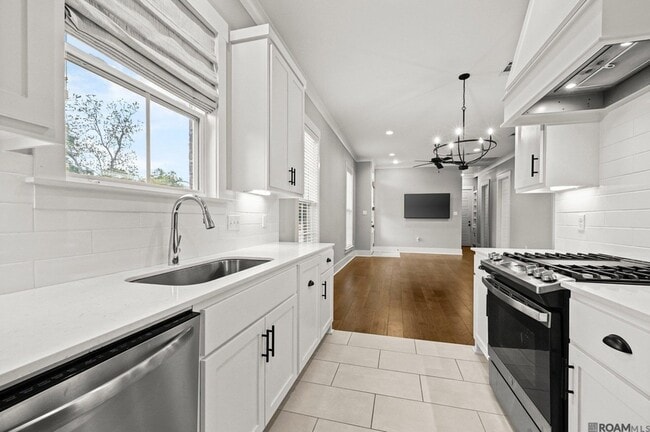 Building Photo - 306 St Thomas Ln