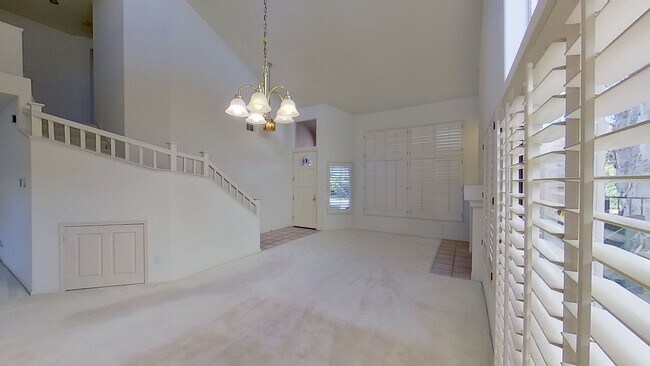Foto del edificio - Beautiful Four Bedroom, Three Bathroom New...