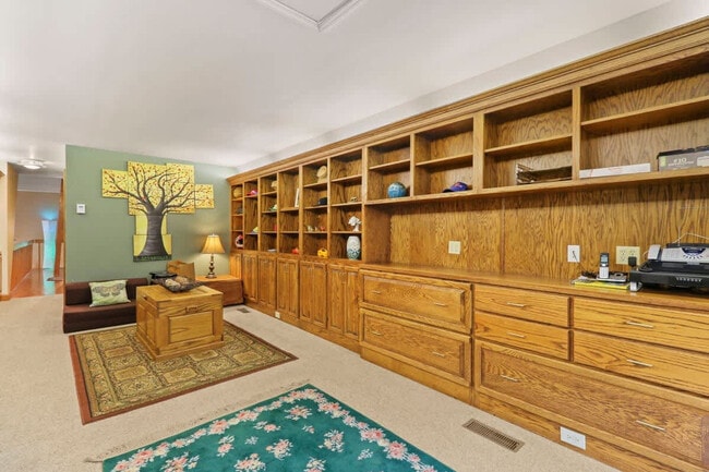 Foto del edificio - 364 Locust Ridge Rd