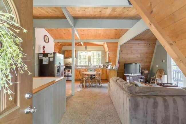 Foto del edificio - SEASONAL LEASE: "Ski Bird's Paradise" 5 Bedrooms, Right in Agate Bay