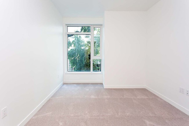 Building Photo - Welcome Home to Rockwell