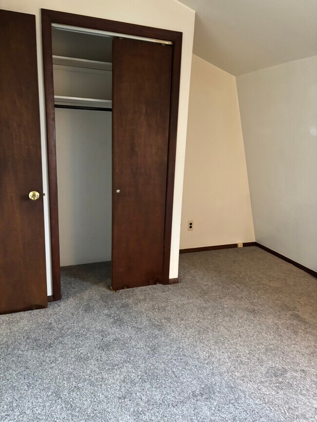 Building Photo - 368 Warner Dr