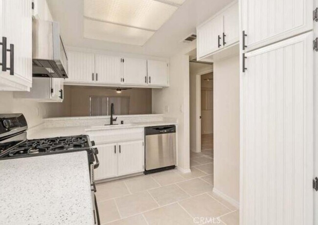 Building Photo - 616 S Santa Fe St