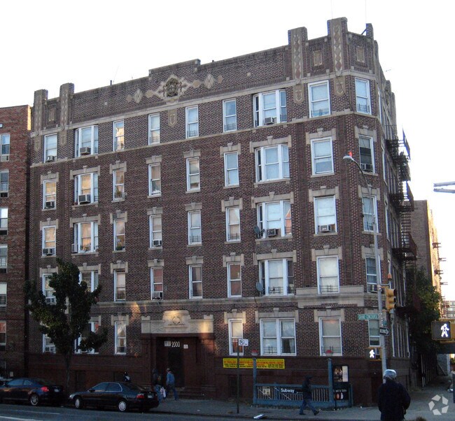 2000 Grand Concourse Bronx Ny 10457 Apartments Primary Photo 2000 Grand Concourse