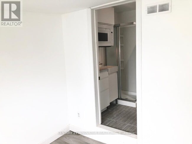 Building Photo - 42 St Dunstan Dr