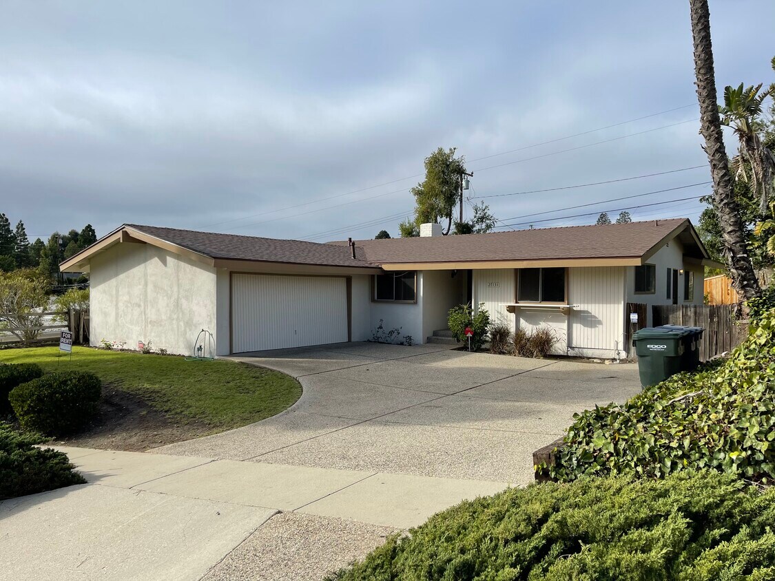 Foto del edificio - 27131 Grayslake Rd
