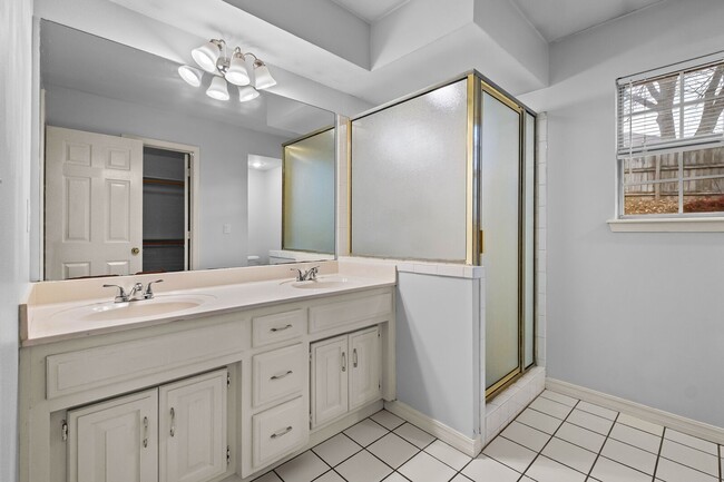 Building Photo - Pointer Lane Duplex