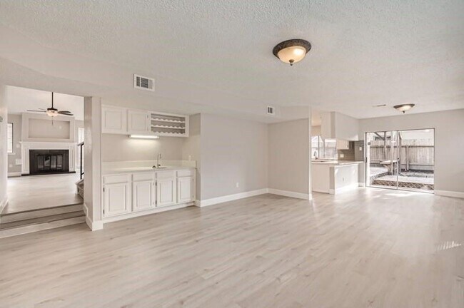 Building Photo - 4255 Bridledon Ln