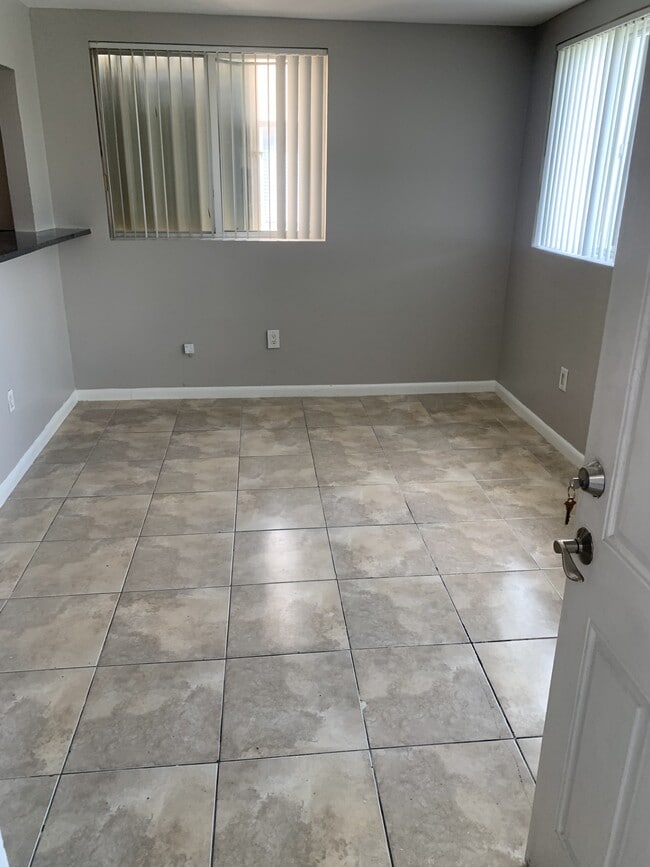 Building Photo - 1036 SW 3rd St