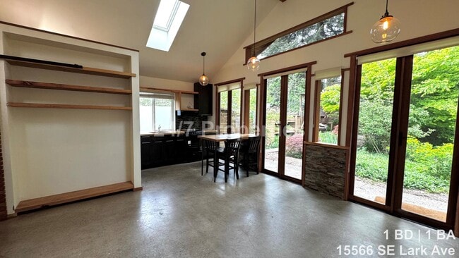 Foto del edificio - Beautiful 1 BD | 1 BA ADU with Driveway Parking - Milwaukie