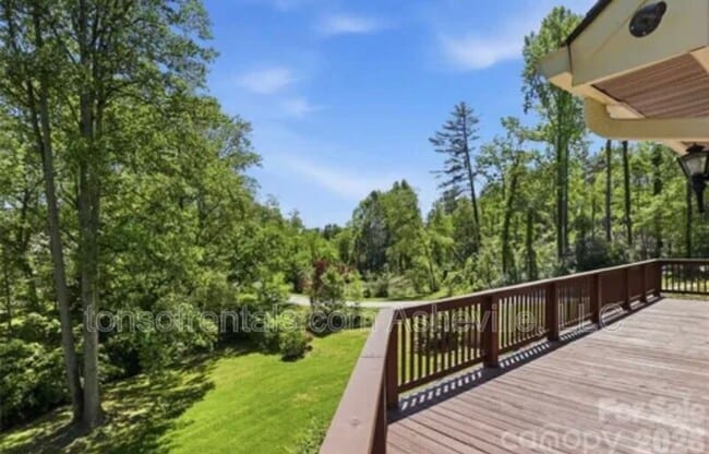 Building Photo - 207 Wood Dale Dr