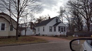 Building Photo - 460 D St