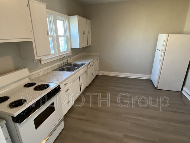 Building Photo - 510 W 5th St