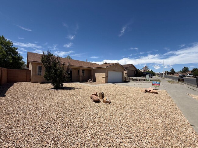 Building Photo - 1405 Secret Valley Dr SW